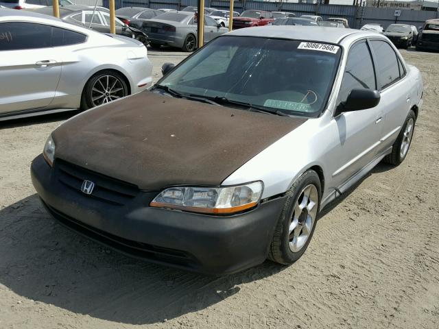 1HGCF86631A085399 - 2001 HONDA ACCORD VAL SILVER photo 2