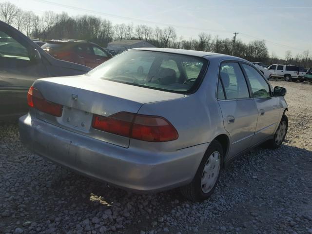 1HGCG5649XA117503 - 1999 HONDA ACCORD LX SILVER photo 4