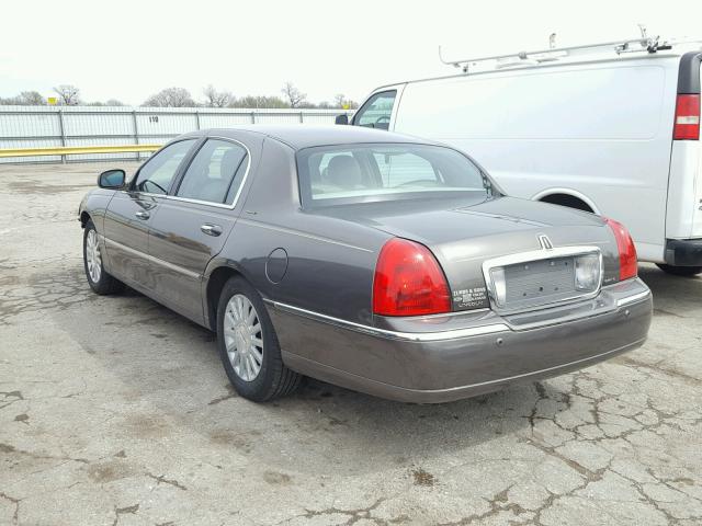 1LNHM83W14Y635236 - 2004 LINCOLN TOWN CAR U GRAY photo 3