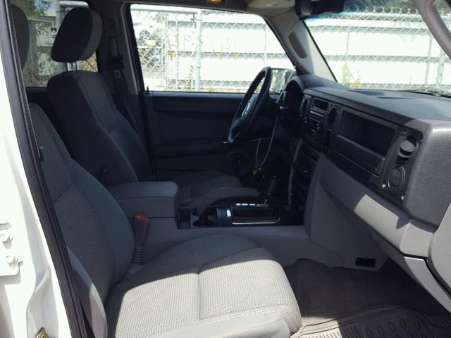 1J8HH48N86C253750 - 2006 JEEP COMMANDER WHITE photo 5