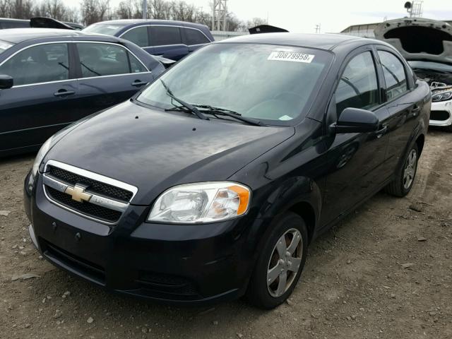 KL1TD5DE6AB093415 - 2010 CHEVROLET AVEO LS BLACK photo 2