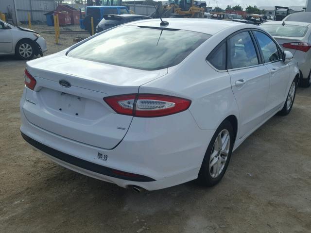 3FA6P0H77GR329995 - 2016 FORD FUSION SE WHITE photo 4