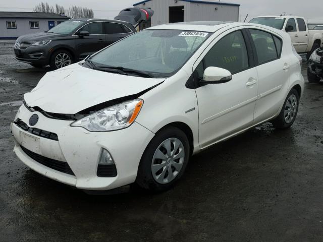 JTDKDTB32C1030881 - 2012 TOYOTA PRIUS C WHITE photo 2