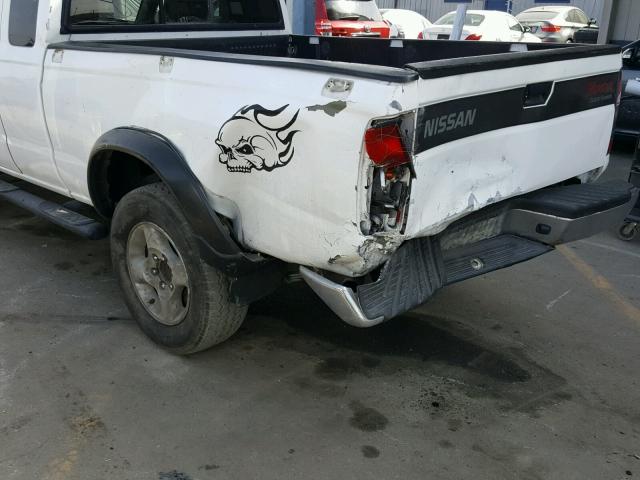 1N6ED26T8YC313733 - 2000 NISSAN FRONTIER K WHITE photo 9