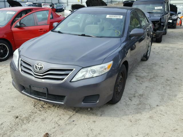 4T4BF3EK2BR201348 - 2011 TOYOTA CAMRY BASE GRAY photo 2