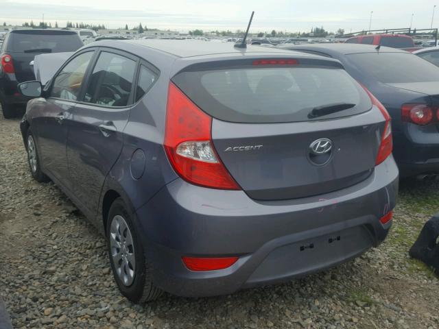 KMHCT5AE3GU278725 - 2016 HYUNDAI ACCENT SE GRAY photo 3