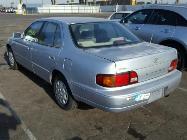 4T1BG12K8TU792464 - 1996 TOYOTA CAMRY DX GRAY photo 3