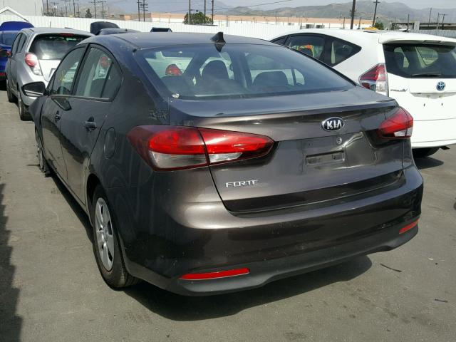 3KPFK4A70JE201963 - 2018 KIA FORTE LX GRAY photo 3