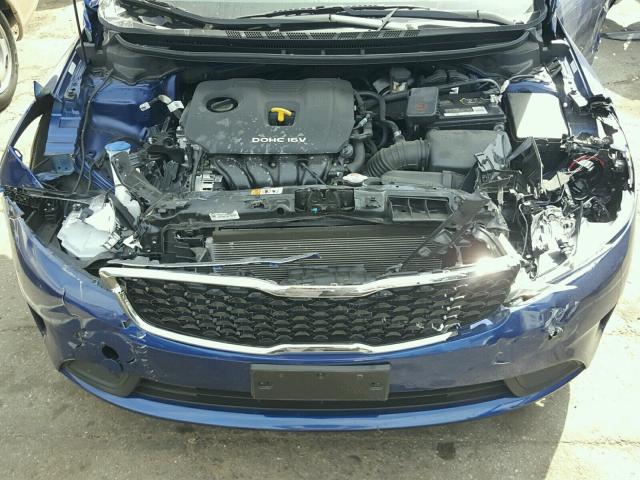 3KPFL4A74JE183724 - 2018 KIA FORTE LX BLUE photo 7