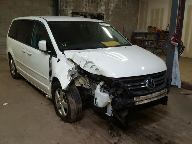 2V4RW3D11AR202546 - 2010 VOLKSWAGEN ROUTAN SE WHITE photo 1