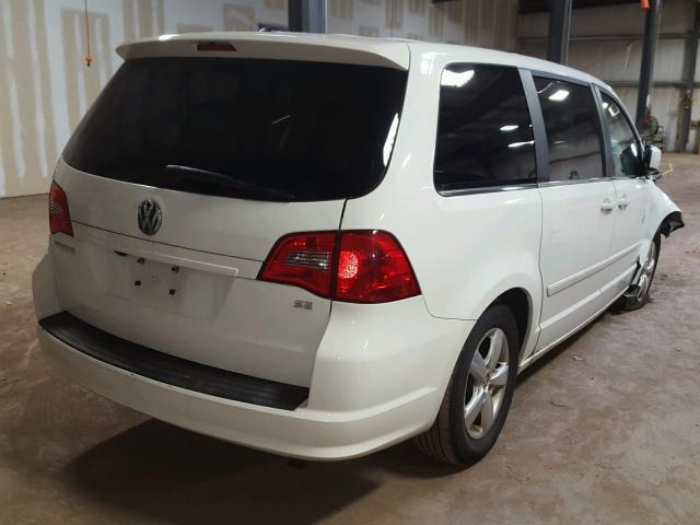 2V4RW3D11AR202546 - 2010 VOLKSWAGEN ROUTAN SE WHITE photo 4