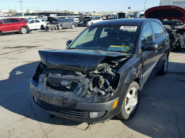 KNADE163166065985 - 2006 KIA RIO 5 BLACK photo 2