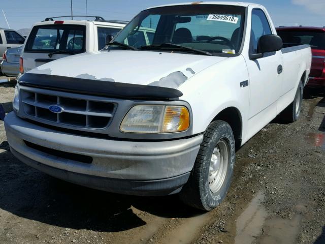 1FTDF1729VKA26265 - 1997 FORD F150 WHITE photo 2