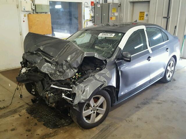 3VWLL7AJ7DM394777 - 2013 VOLKSWAGEN JETTA TDI GRAY photo 2