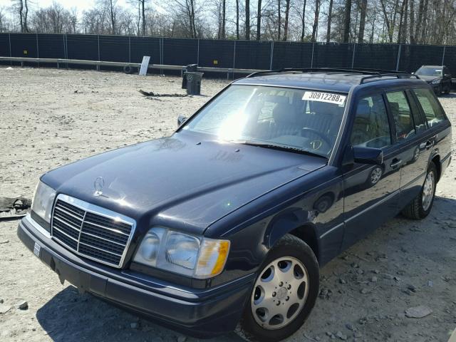 WDBEA92E3SF321383 - 1995 MERCEDES-BENZ E 320 BLUE photo 2