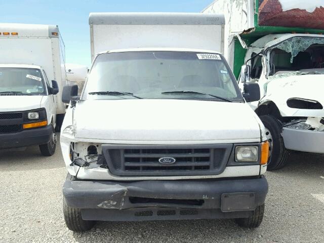 1FDNE35L65HA90447 - 2005 FORD ECONOLINE WHITE photo 9