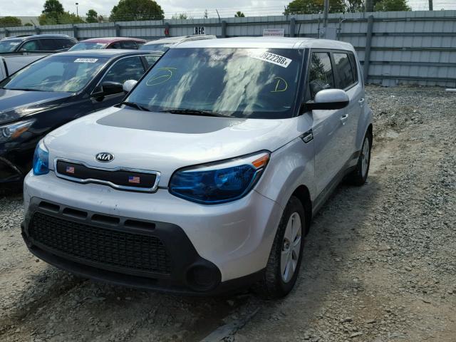 KNDJN2A23G7863717 - 2016 KIA SOUL SILVER photo 2