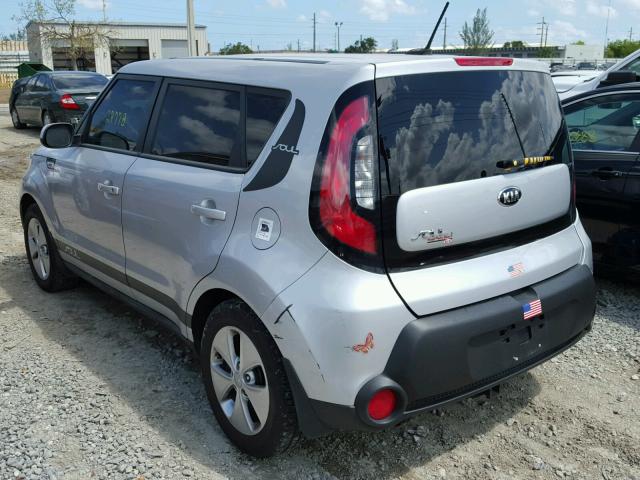 KNDJN2A23G7863717 - 2016 KIA SOUL SILVER photo 3