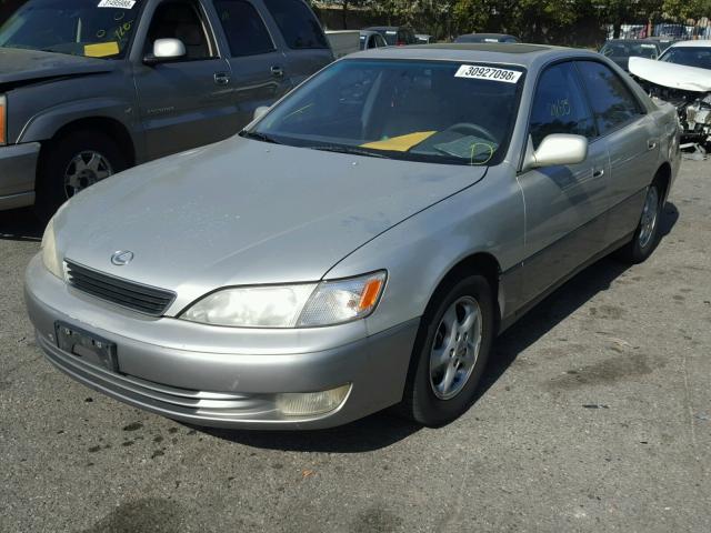 JT8BF28G0W5026838 - 1998 LEXUS ES 300 GRAY photo 2