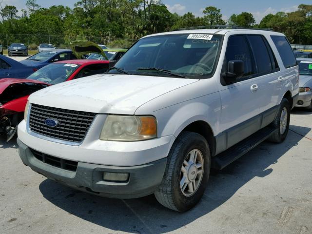 1FMRU15W84LB77605 - 2004 FORD EXPEDITION WHITE photo 2