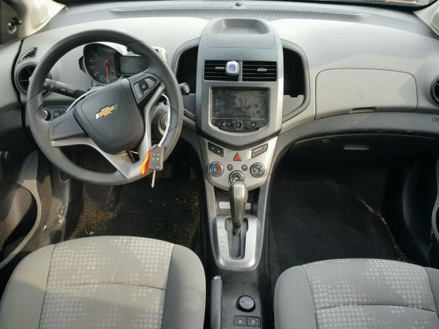 1G1JA5SH5D4219822 - 2013 CHEVROLET SONIC LS 红色 照片 9