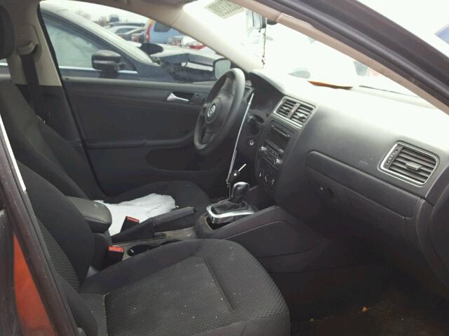 3VW2K7AJ1EM252909 - 2014 VOLKSWAGEN JETTA BASE 灰色 照片 5