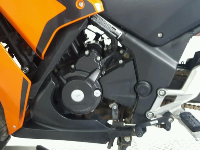 MLHNC5103G5201359 - 2016 HONDA CBR300 R ORANGE photo 11