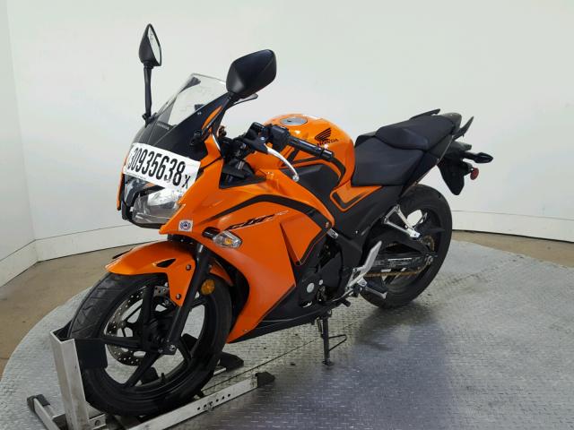 MLHNC5103G5201359 - 2016 HONDA CBR300 R ORANGE photo 4