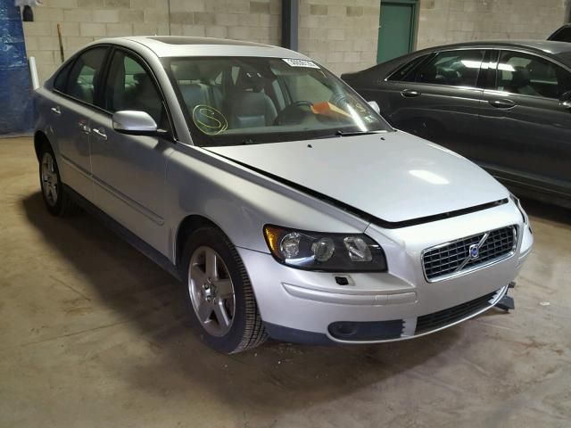 YV1MH682352075378 - 2005 VOLVO S40 T5 SILVER photo 1