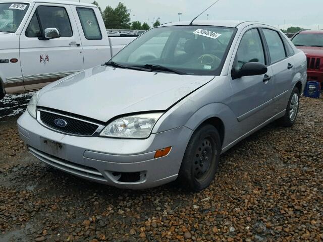 1FAFP34N76W101514 - 2006 FORD FOCUS ZX4 SILVER photo 2