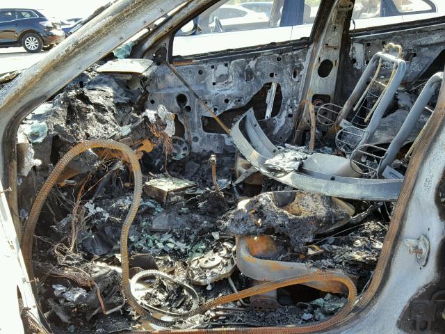 2G2WP522041111342 - 2004 PONTIAC GRAND PRIX SILVER photo 5