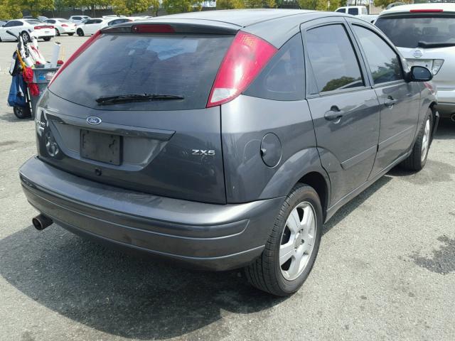 3FAFP37N25R124356 - 2005 FORD FOCUS ZX5 GRAY photo 4