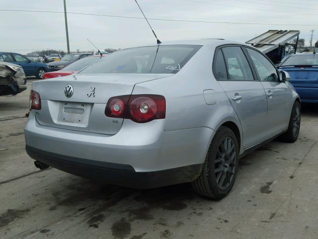 3VWJX7AJ7AM024288 - 2010 VOLKSWAGEN JETTA S 银色 照片 4
