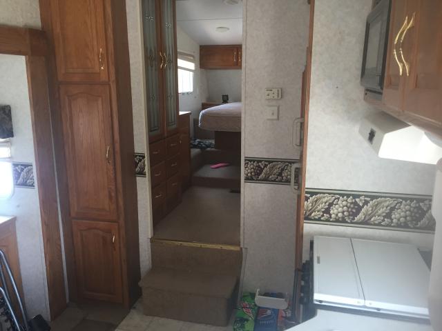 4YDF2432321204374 - 2002 KEYSTONE SPRINTER WHITE photo 5