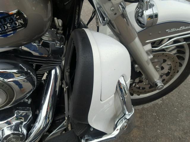 1HD1FC4109Y619587 - 2009 HARLEY-DAVIDSON FLHTCU WHITE photo 9