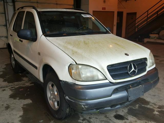 4JGAB54E8XA084618 - 1999 MERCEDES-BENZ ML 320 WHITE photo 1