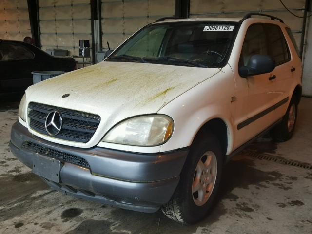 4JGAB54E8XA084618 - 1999 MERCEDES-BENZ ML 320 WHITE photo 2