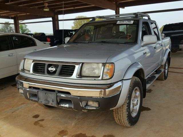 1N6ED27T9YC360199 - 2000 NISSAN FRONTIER C SILVER photo 2