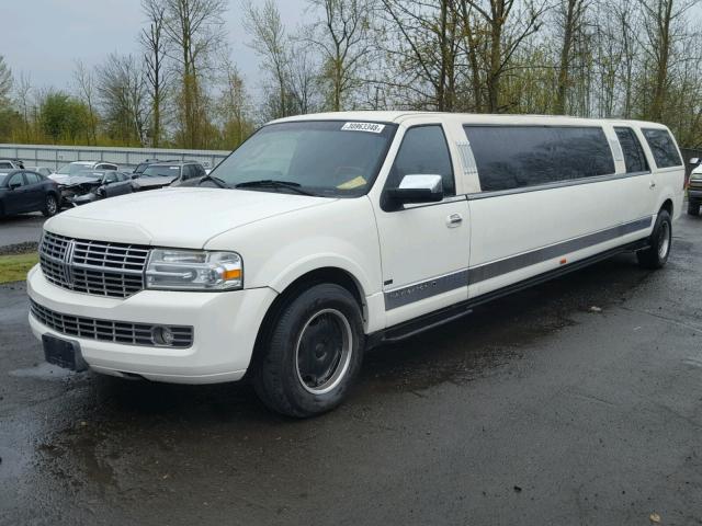 5L1FL27538LJ17022 - 2008 LINCOLN NAVIGATOR WHITE photo 2