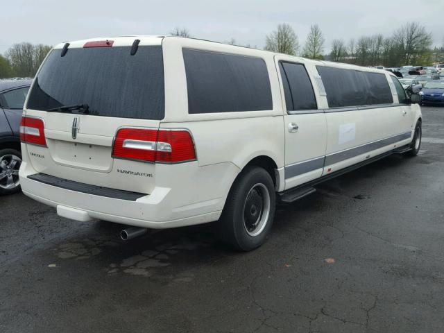 5L1FL27538LJ17022 - 2008 LINCOLN NAVIGATOR WHITE photo 4