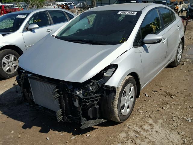 3KPFK4A79JE195256 - 2018 KIA FORTE LX SILVER photo 2