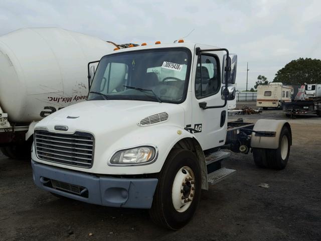 1FVACWDJ78HZ05905 - 2008 FREIGHTLINER M2 106 MED WHITE photo 2