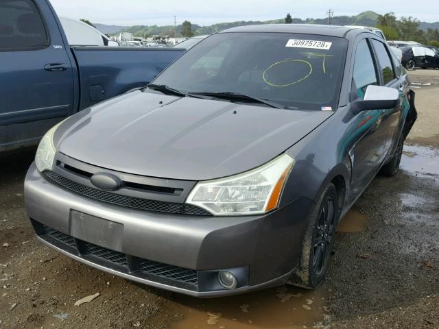 1FAHP37N39W152596 - 2009 FORD FOCUS SEL GRAY photo 2