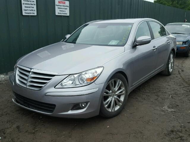 KMHGC4DF3AU092691 - 2010 HYUNDAI GENESIS 4. SILVER photo 2