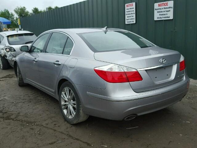 KMHGC4DF3AU092691 - 2010 HYUNDAI GENESIS 4. SILVER photo 3