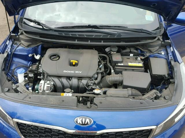 3KPFK4A70HE117099 - 2017 KIA FORTE LX BLUE photo 7