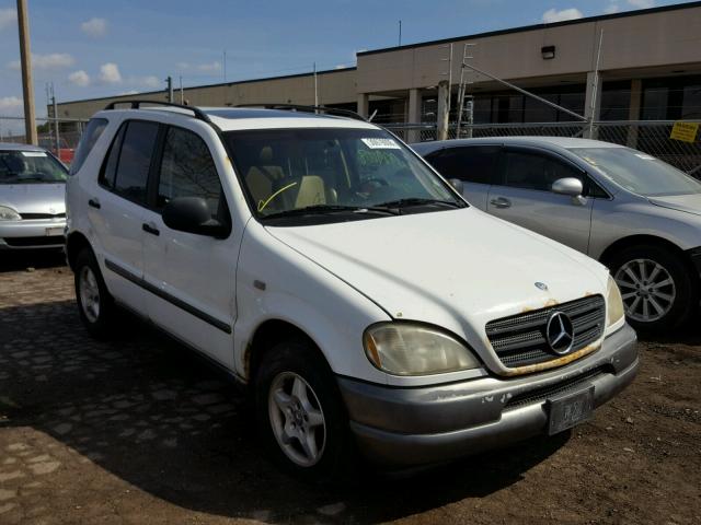 4JGAB54E8WA019167 - 1998 MERCEDES-BENZ ML 320 WHITE photo 1