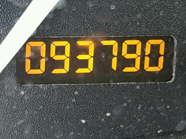 1G8ZY12712Z250002 - 2002 SATURN SC2 SILVER photo 8