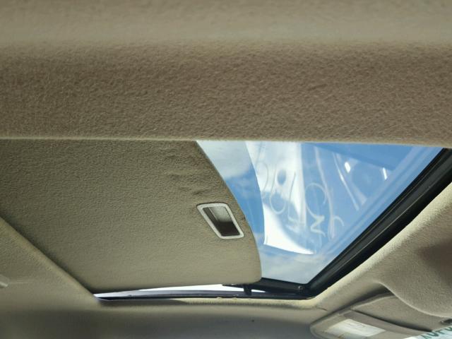 1G8ZY12712Z250002 - 2002 SATURN SC2 SILVER photo 9