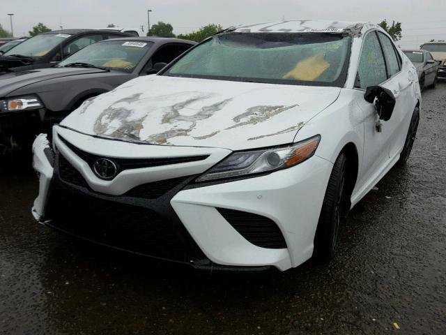 4T1B61HK3JU024639 - 2018 TOYOTA CAMRY XSE WHITE photo 2